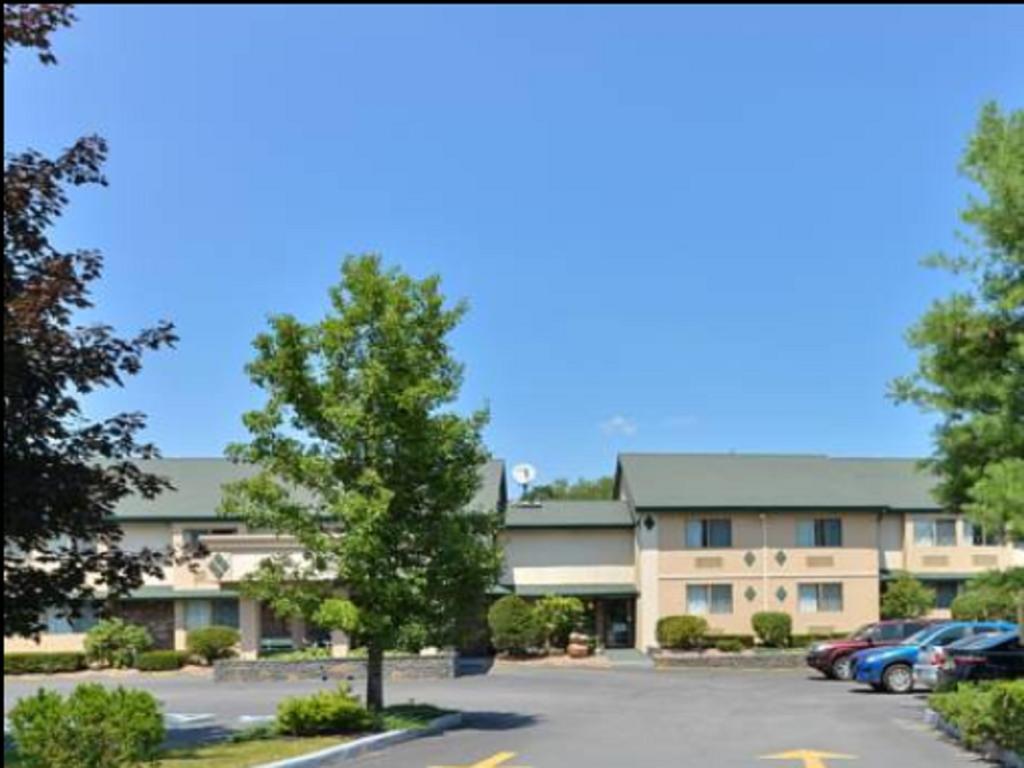 Americas Best Value Inn New Paltz Exterior photo